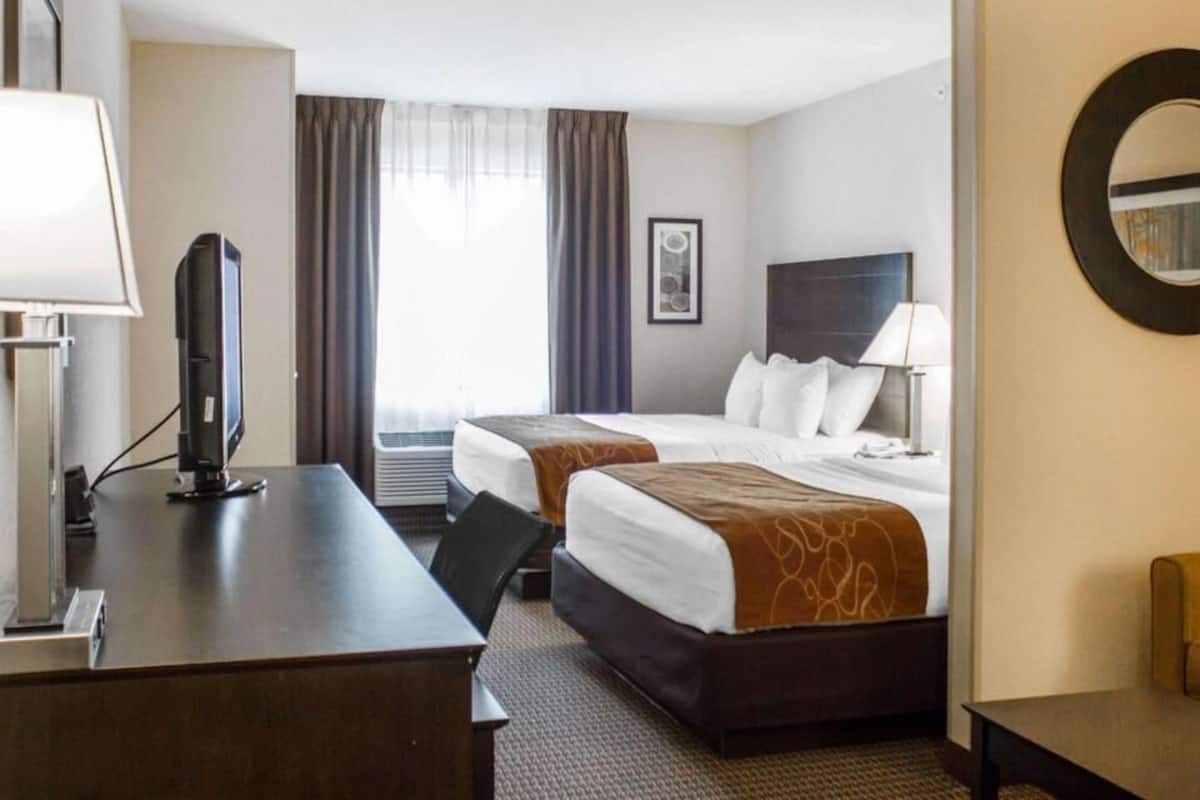 Premium bedding, in-room safe, desk, iron/ironing board