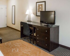 Suite, Non Smoking | Premium bedding, in-room safe, desk, iron/ironing board