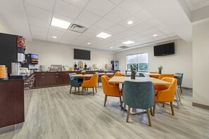 Free daily buffet breakfast - Comfort Suites (Lewisburg)