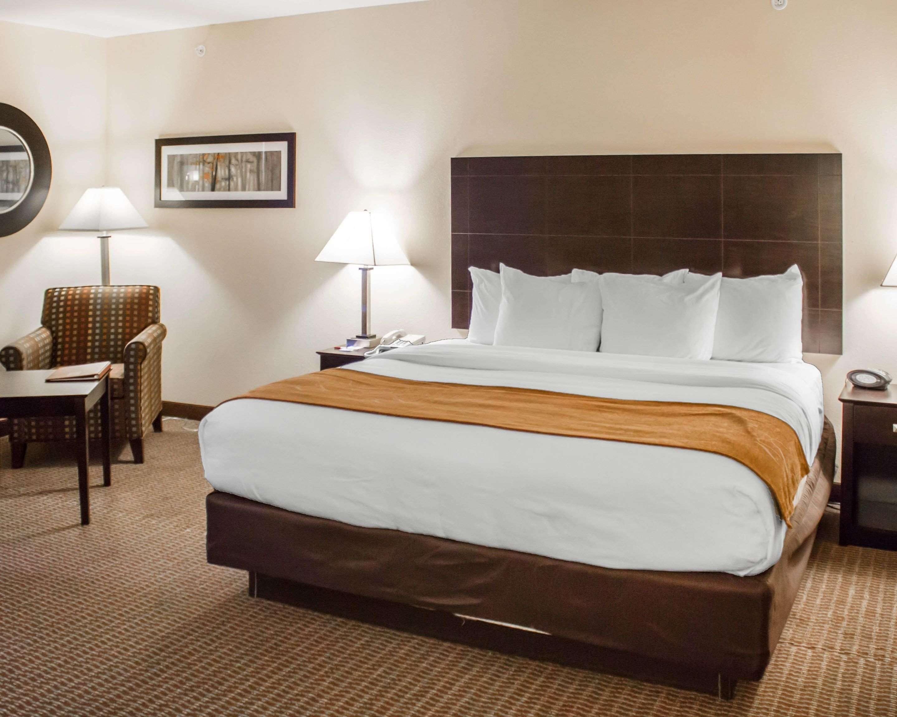 suite, non smoking | premium bedding, in-room safe, desk, iron/ironing board