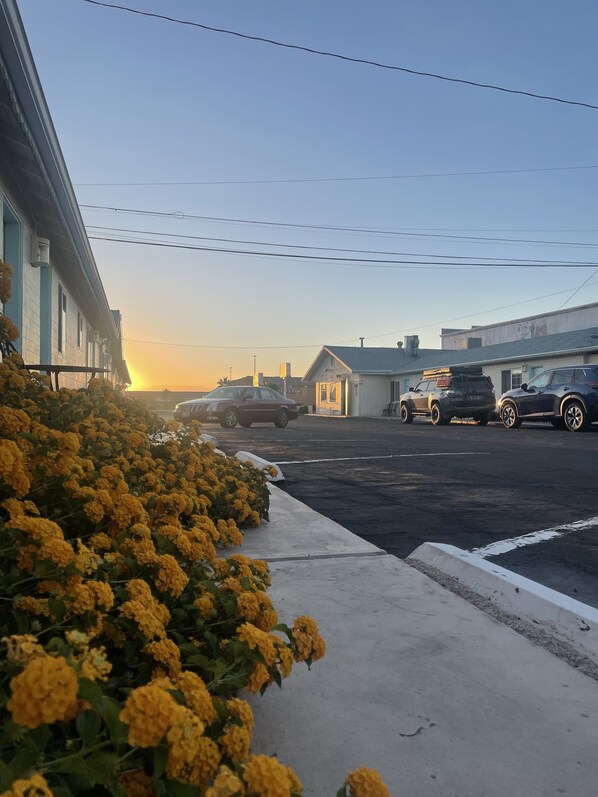 Exterior - Howard Johnson by Wyndham Ridgecrest, CA (Ridgecrest)