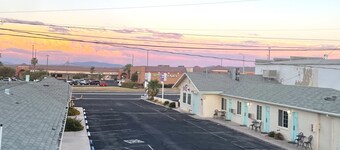 Howard Johnson by Wyndham Ridgecrest, CA