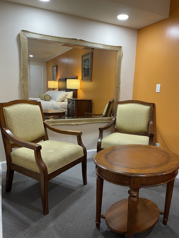 Studio Suite, 1 King Bed, Non Smoking | Hypo-allergenic bedding, down comforters, laptop workspace - Howard Johnson by Wyndham Ridgecrest, CA (Ridgecrest)