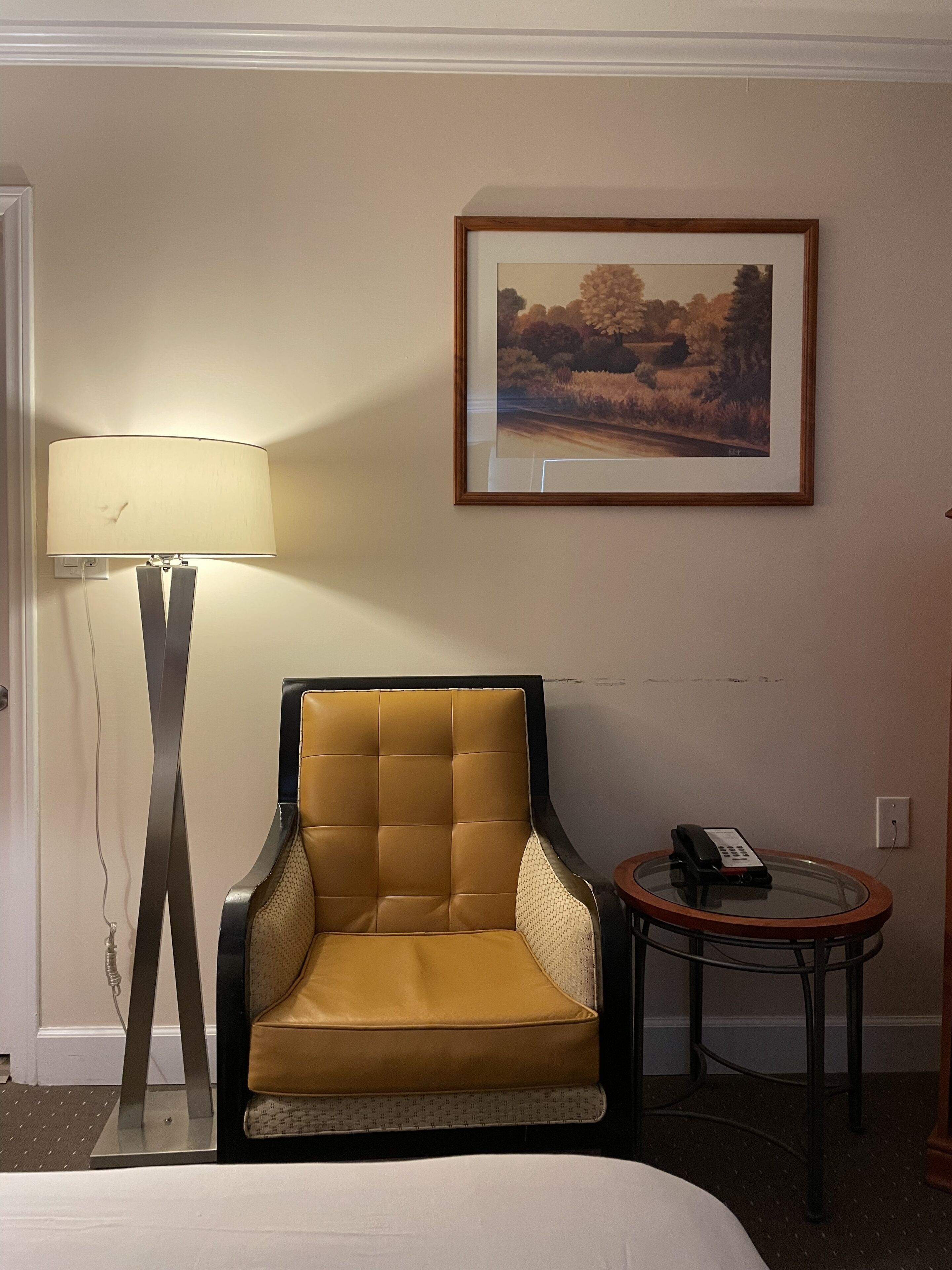 Room, 1 Queen Bed, Non Smoking | Living area | TV