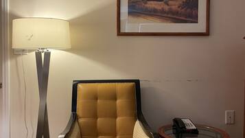 Room, 1 Queen Bed, Non Smoking | Living area | TV