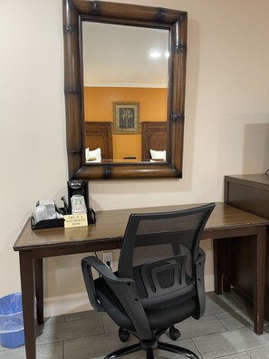 Hypo-allergenic bedding, down comforters, laptop workspace - Howard Johnson by Wyndham Ridgecrest, CA (Ridgecrest)
