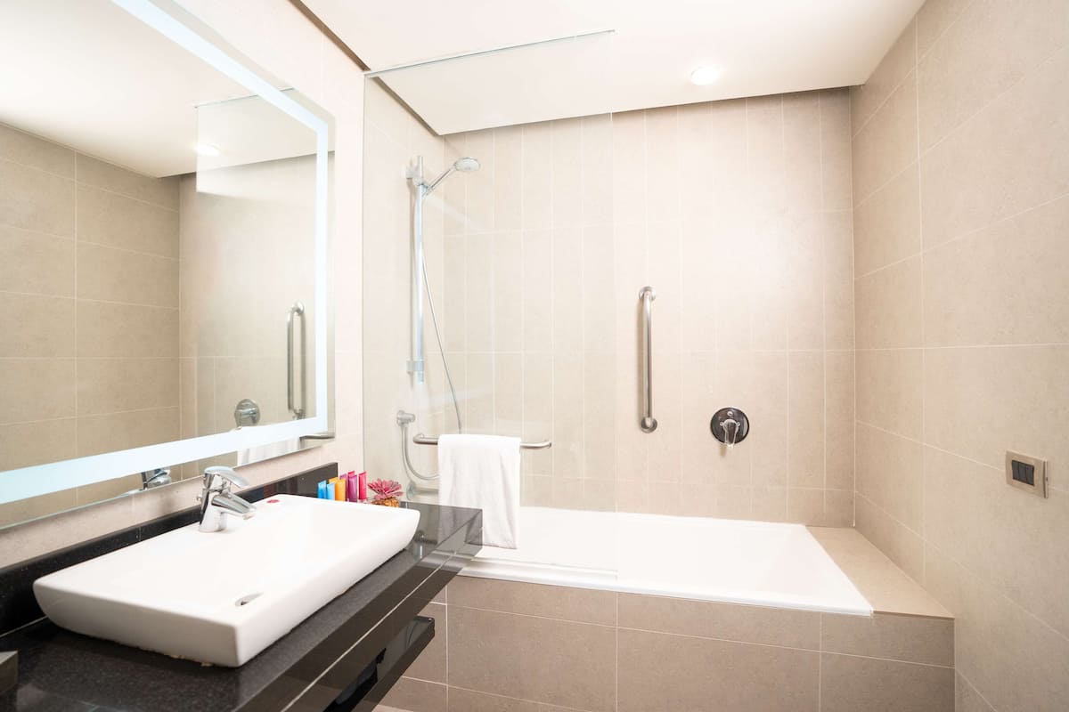 Two double beds evolution room | Bathroom shower