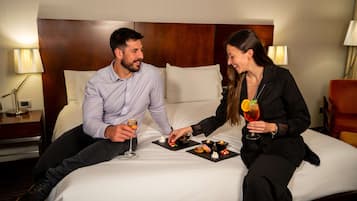 低刺激性寝具、セーフティボックス (室内)、デスク、防音設備