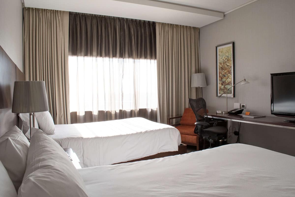 Two double beds evolution room | Hypo-allergenic bedding, in-room safe, desk, soundproofing