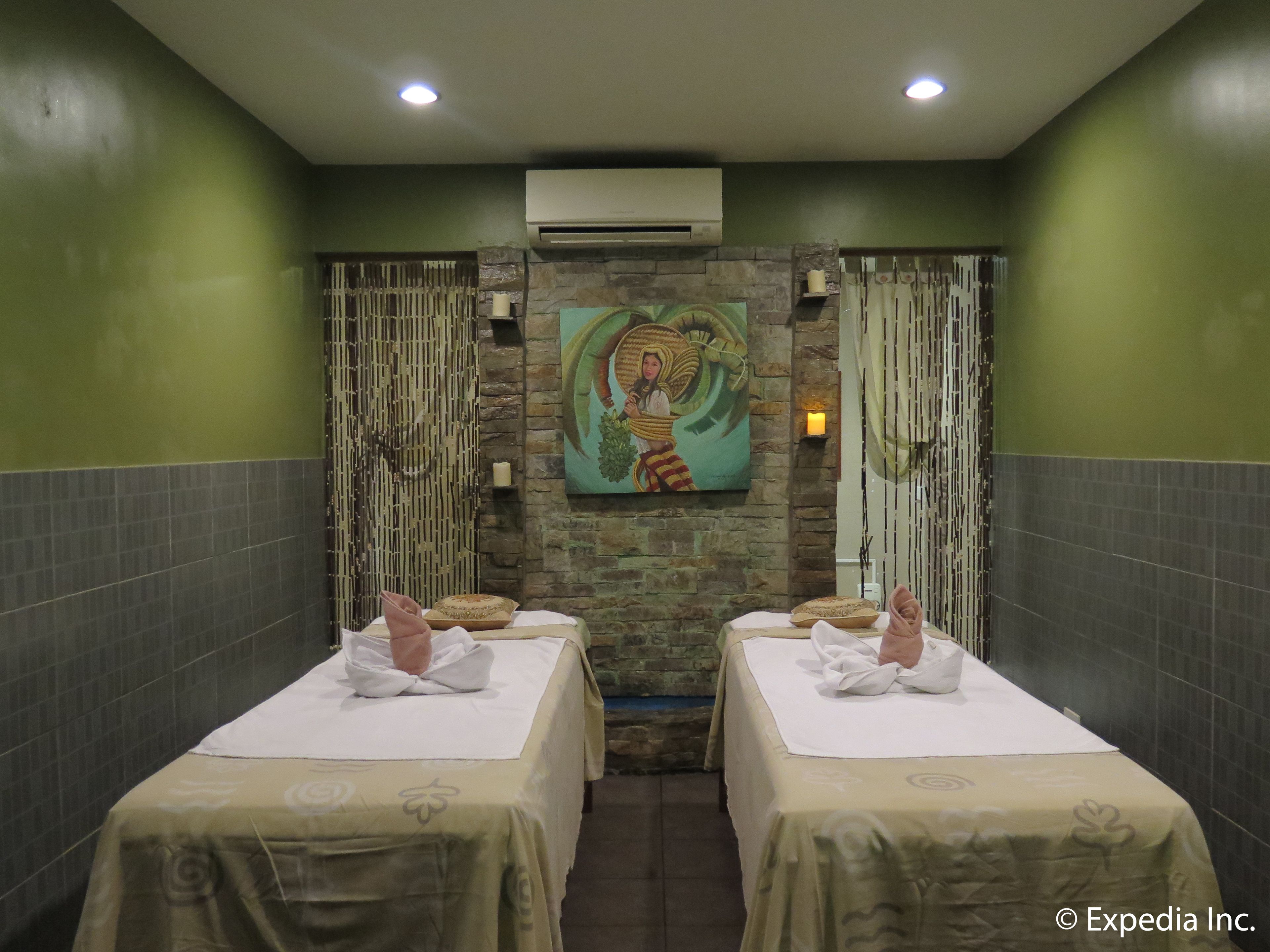 Couples treatment room(s), body treatments, aromatherapy