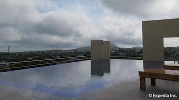2 piscinas al aire libre, sillones reclinables de piscina