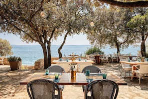 2 restaurants, breakfast, dinner served; Mediterranean cuisine
