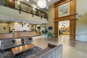 Lobby - Best Western Plus Lacey Inn & Suites (Olympia)