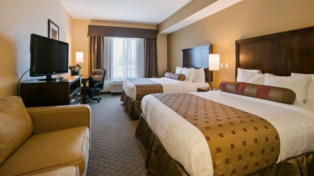 Pillowtop beds, in-room safe, desk, laptop workspace