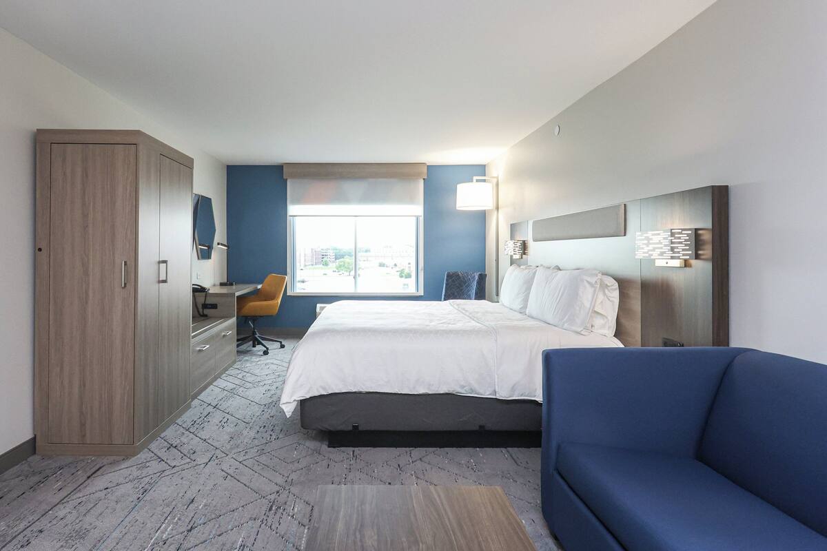 1 bedroom, egyptian cotton sheets, premium bedding, down duvets