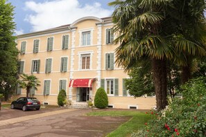 Façana frontal de l'allotjament