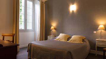 Superior-Doppelzimmer | Hochwertige Bettwaren, Minibar, individuell dekoriert, Schreibtisch