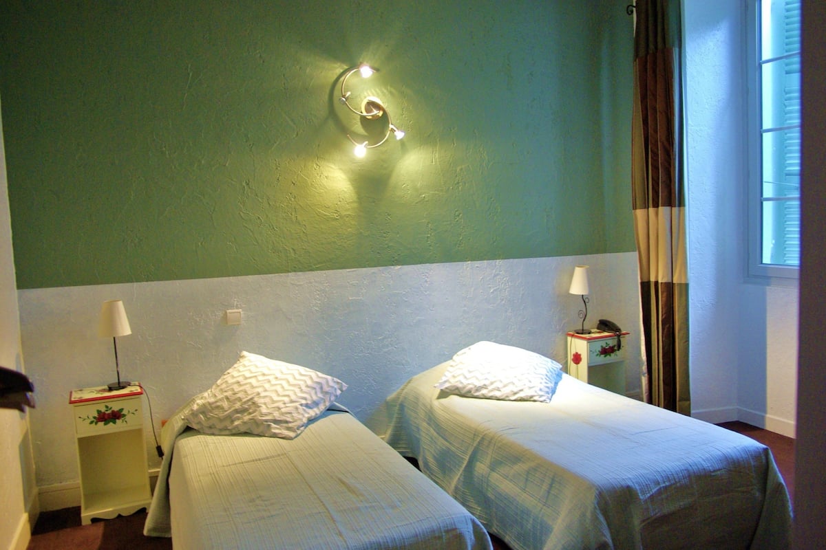 comfort twin room | premium bedding, minibar, individually decorated, desk