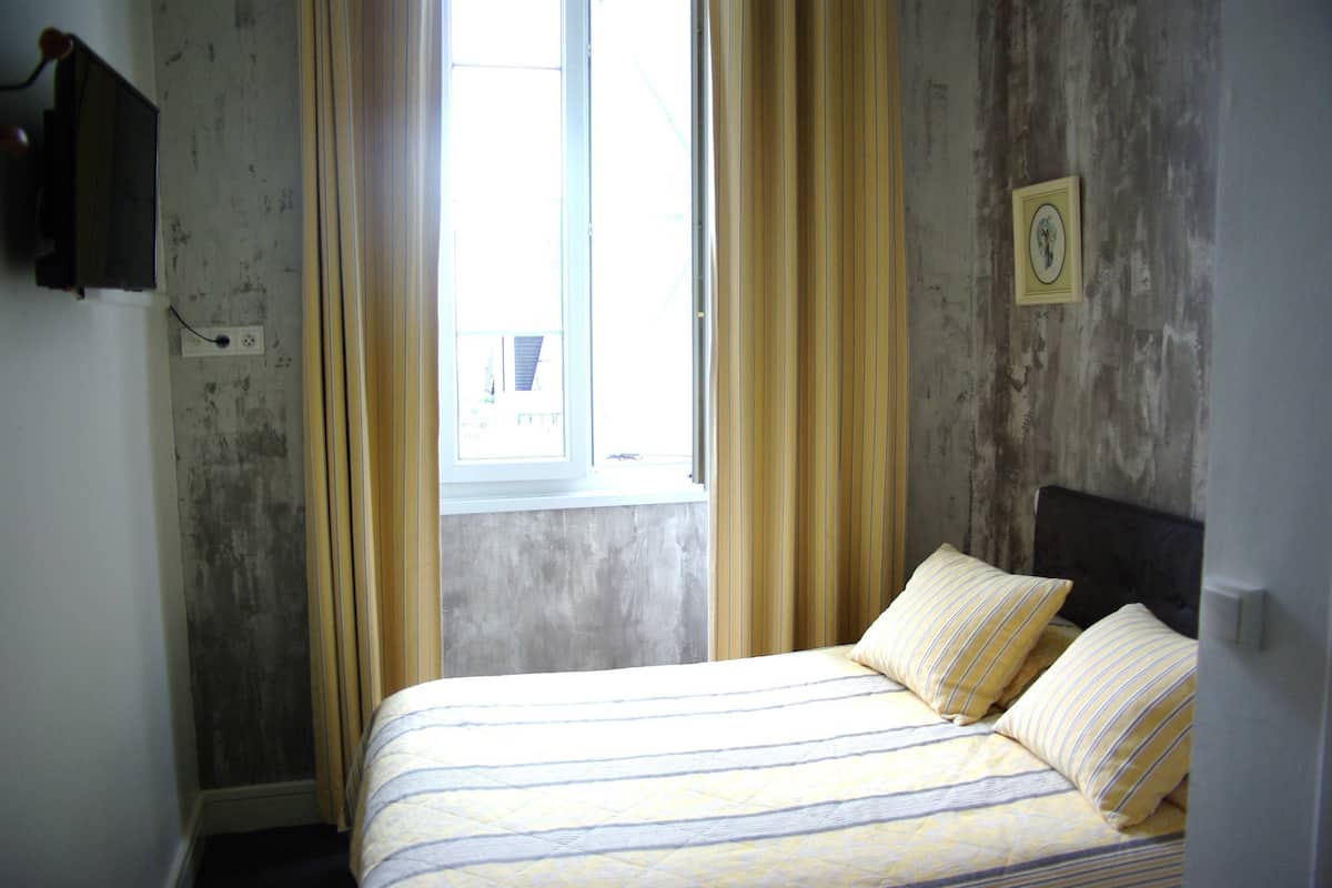 Standard Room | Premium bedding, minibar, desk, soundproofing