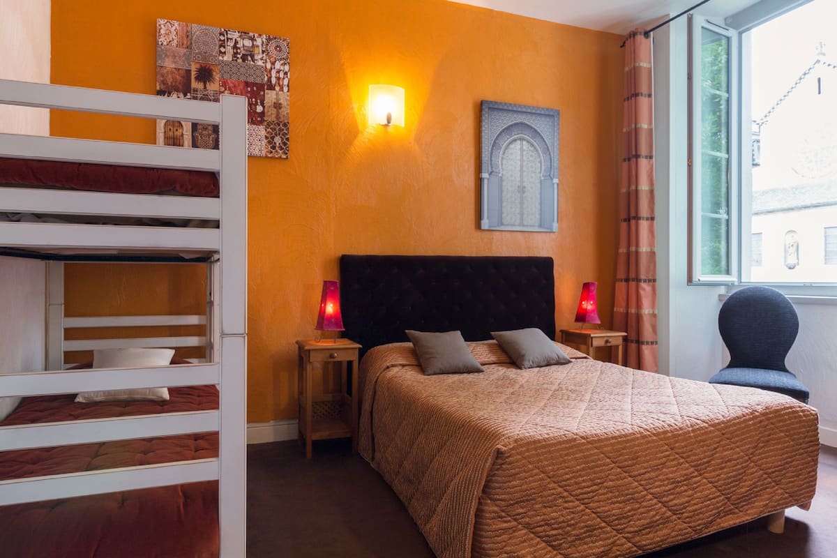 Family Room | Premium bedding, minibar, desk, soundproofing