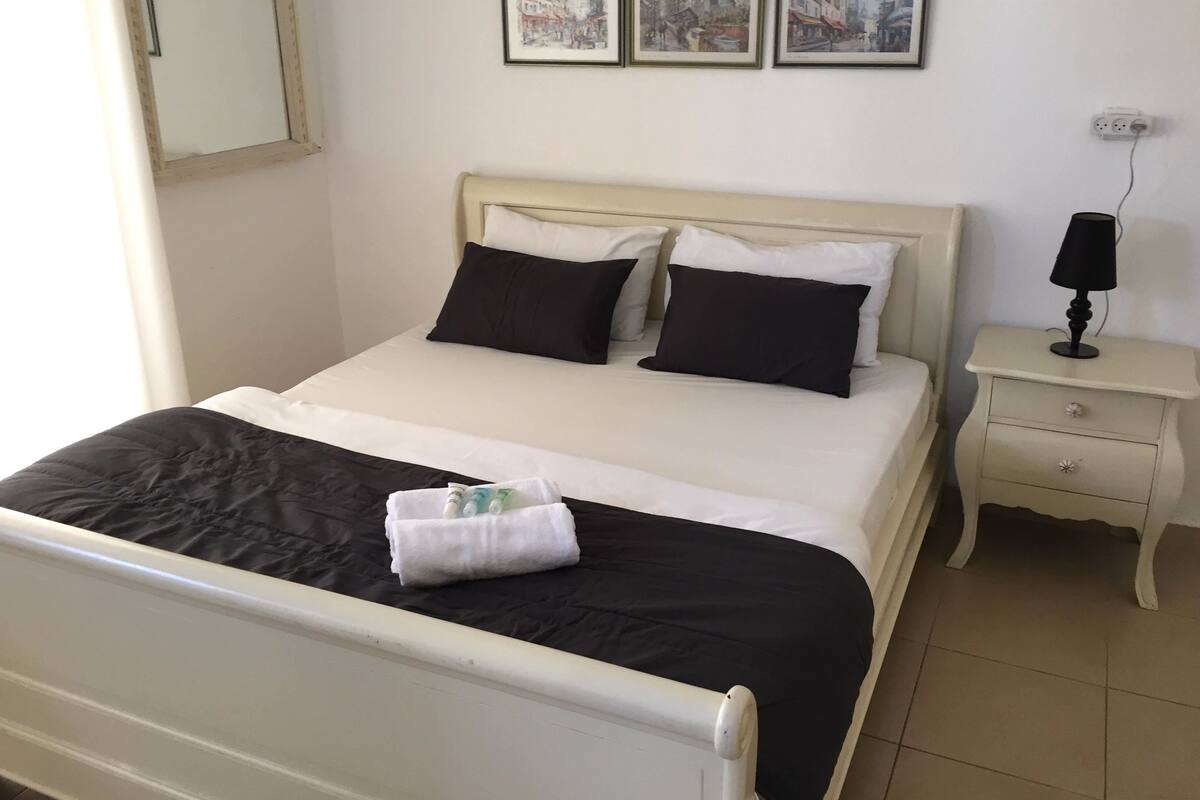 Deluxe Penthouse | Select Comfort beds, in-room safe, iron/ironing board (on request)