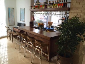 Bar (on property) - Sea Side Hotel (Tel Aviv)