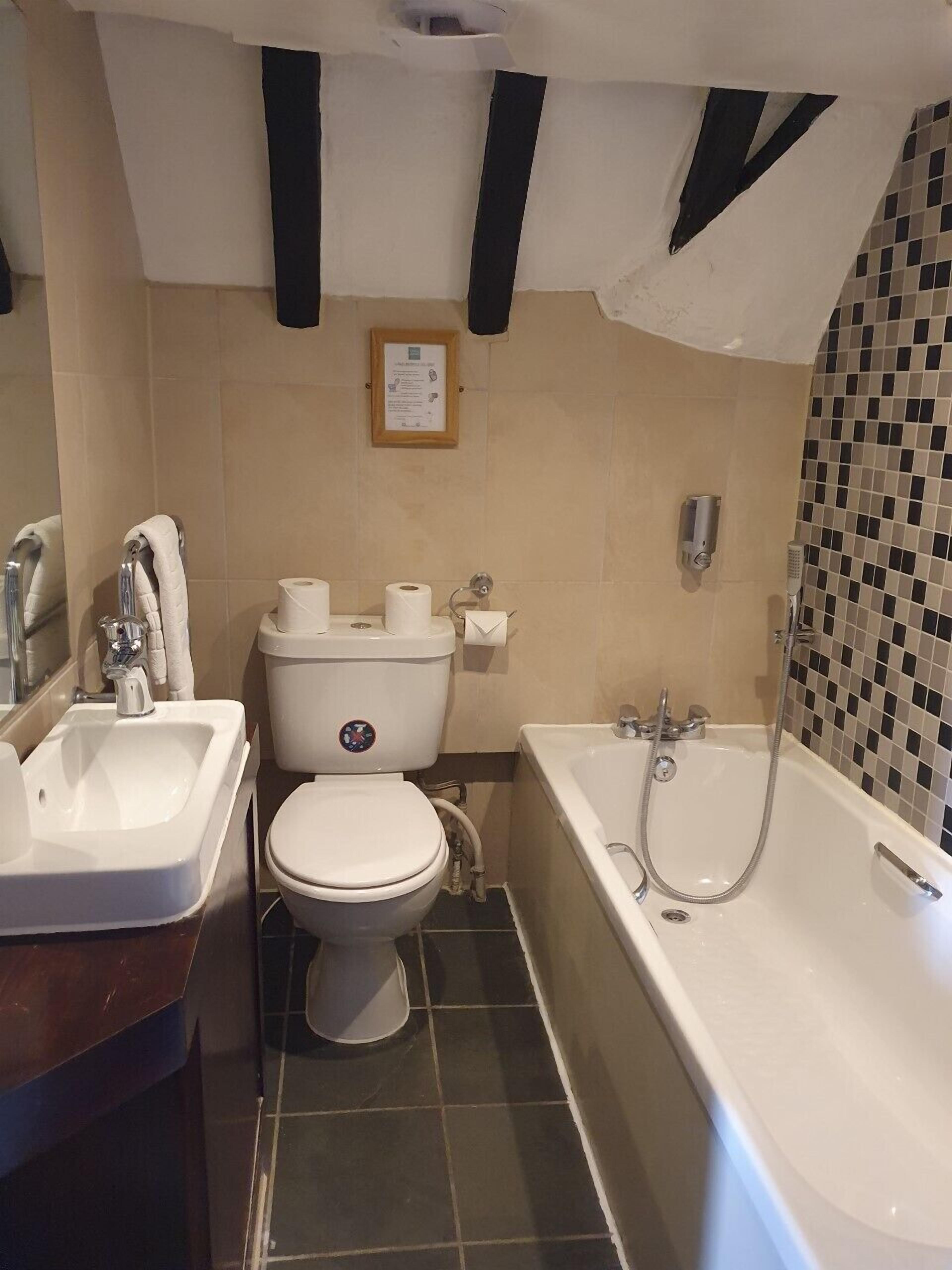 comfort double room, ensuite | bathroom