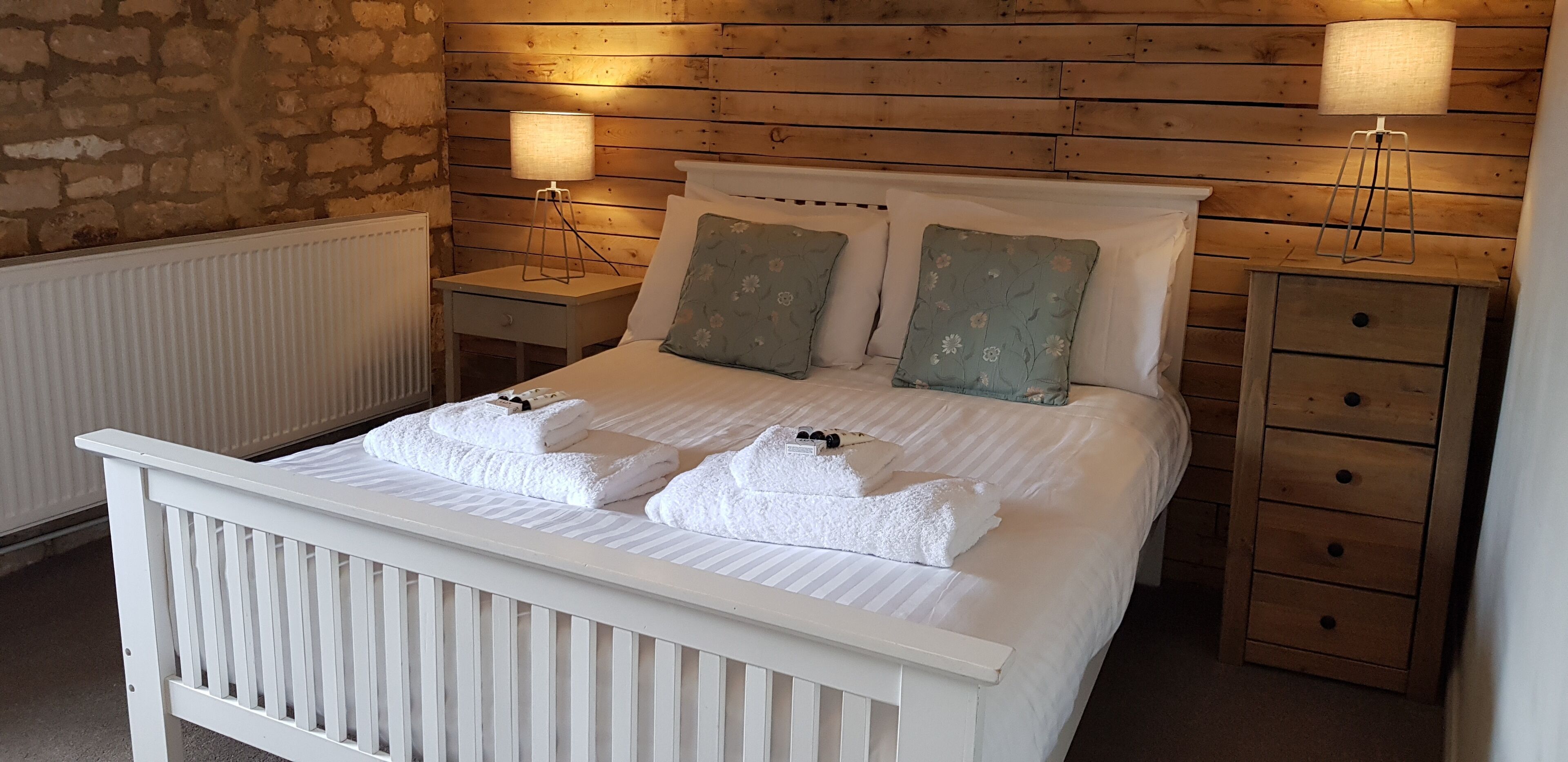 basic double room, ensuite (small basic double room)