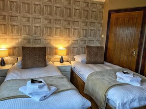 Phòng đôi hoặc 2 giường đơn, có phòng tắm riêng (Brentor)