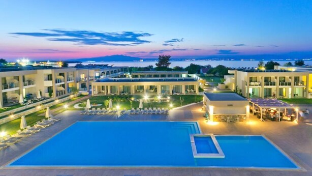 Indoor pool, 2 outdoor pools, open 10 AM to 7:00 PM, sun loungers - Alea Hotel & Suites (Thasos)