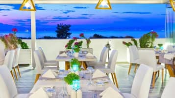 4 restaurants, breakfast, lunch served; local and international cuisine