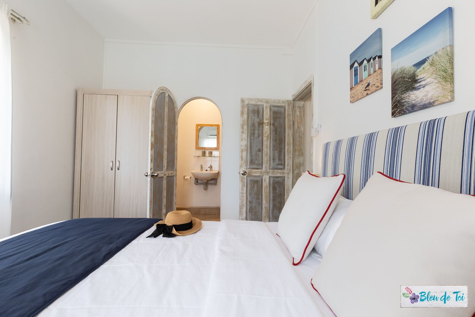 Een minibar, een kluis op de kamer, individueel gedecoreerd