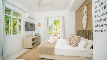 Deluxe Double Room | In-room safe, individually decorated, individually furnished