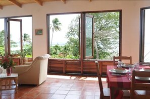 Familie appartement, 2 slaapkamers, keuken, uitzicht op het strand | Uitzicht vanuit de kamer