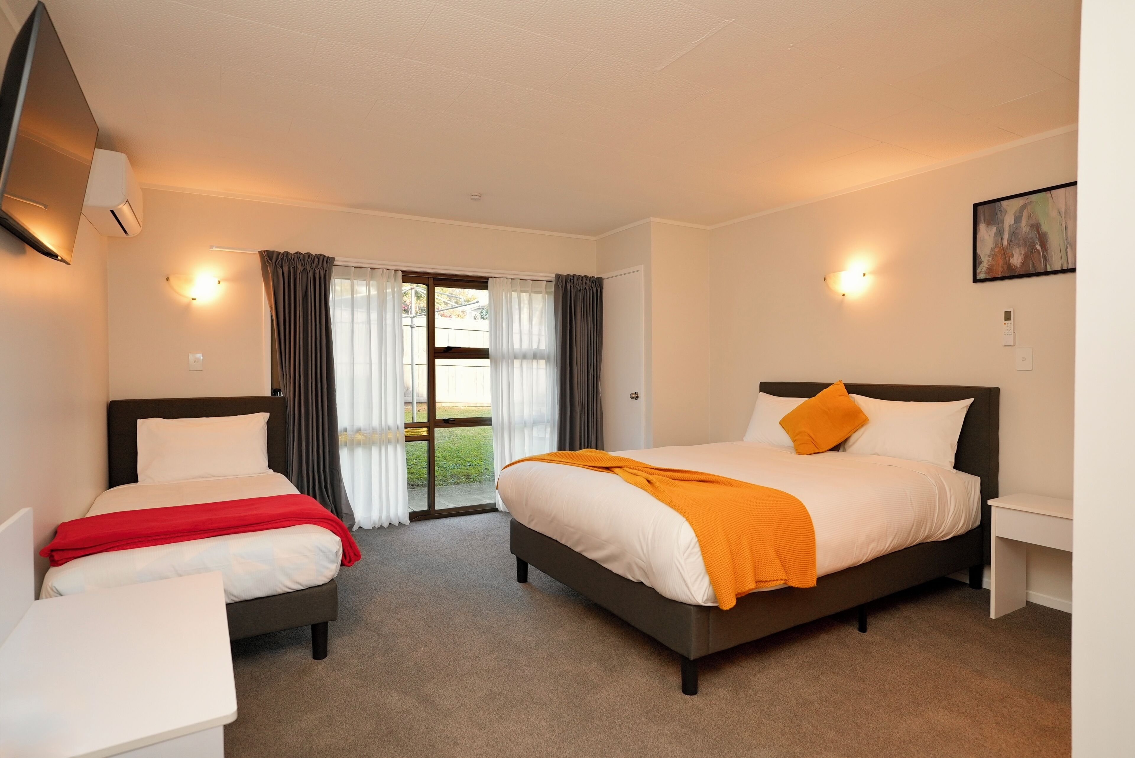 Photo - Dukes Midway Lodge