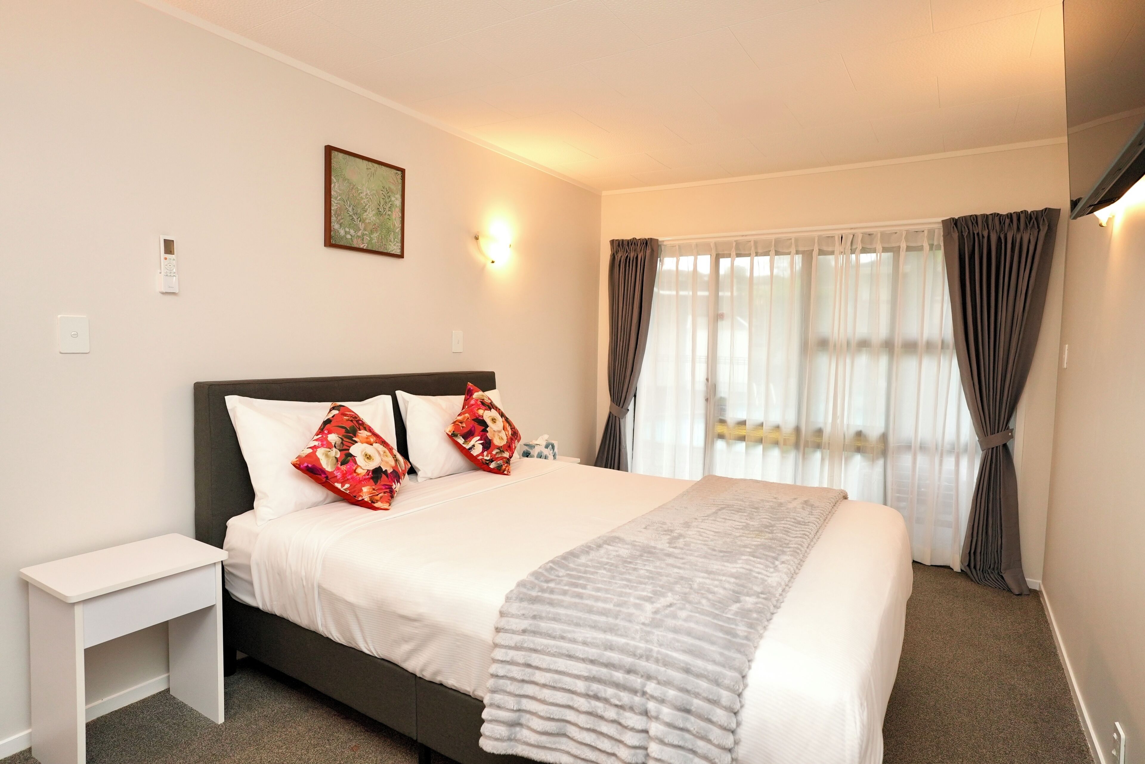 Photo - Dukes Midway Lodge