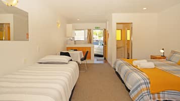 Deluxe Studio with 1 Queen and 1 Single Bed | 1 間睡房、隔音、免費 Wi-Fi、床單