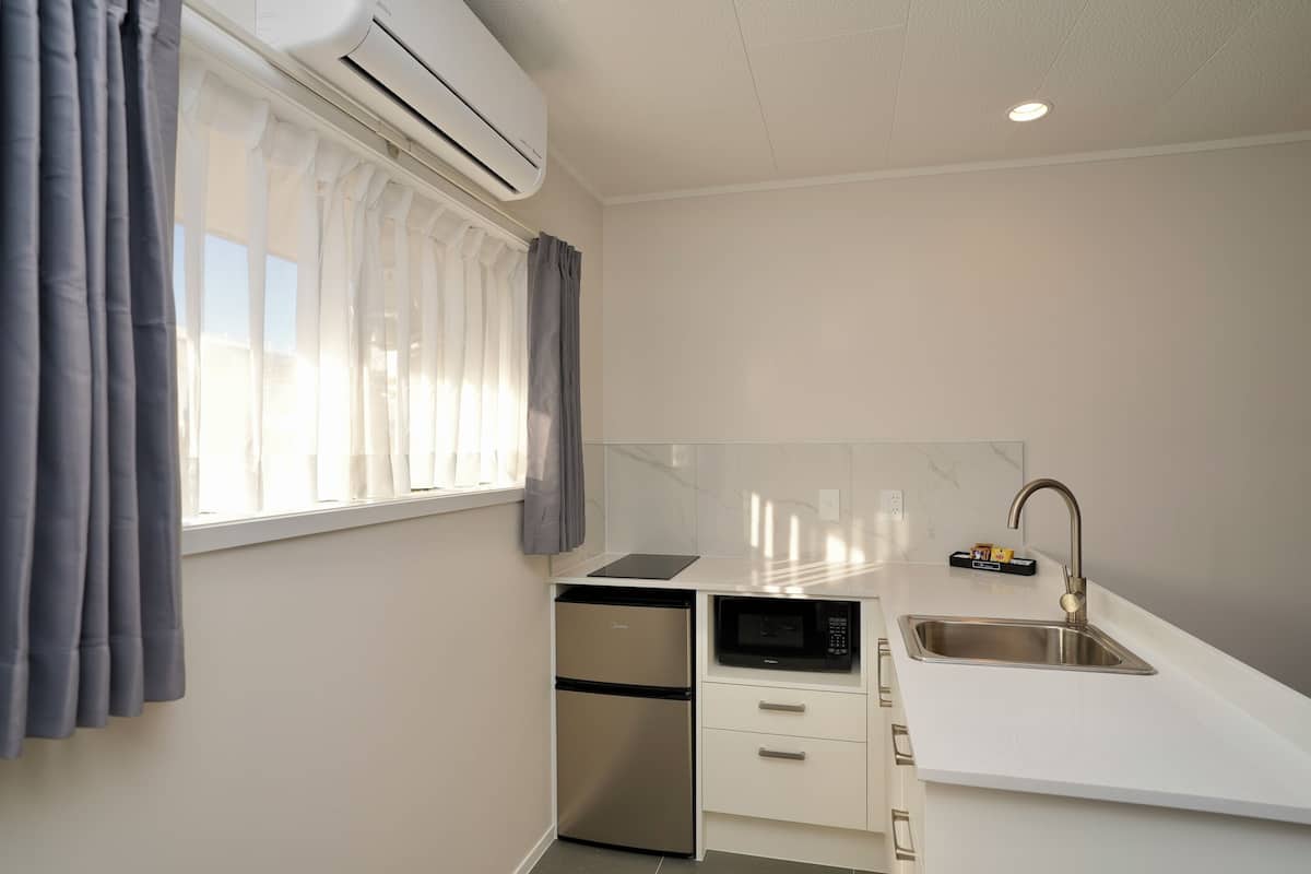 Deluxe Studio | Private kitchen | Fridge, microwave, electric kettle, toaster