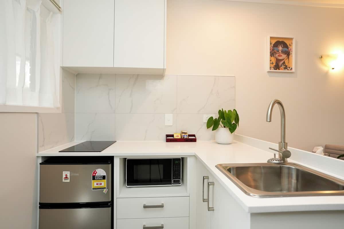Deluxe Studio with 1 Queen and 1 Single Bed | Private kitchen | Fridge, microwave, electric kettle, toaster