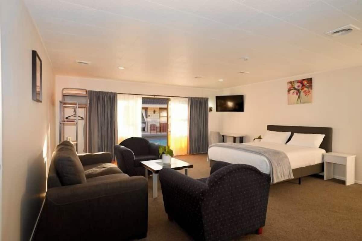 Soundproofing, WiFi (free), bed sheets