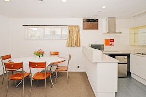 Superior Family Room | Private kitchen