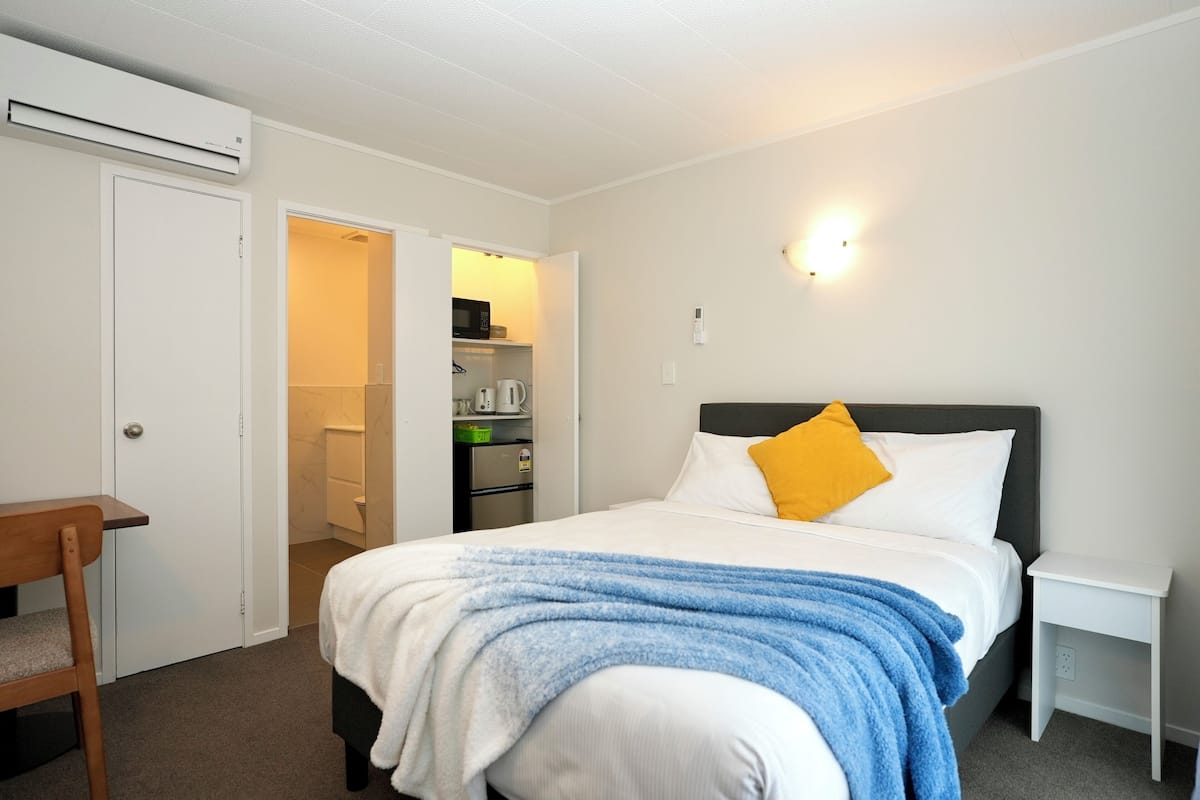 Standard Studio | Soundproofing, WiFi (free), bed sheets