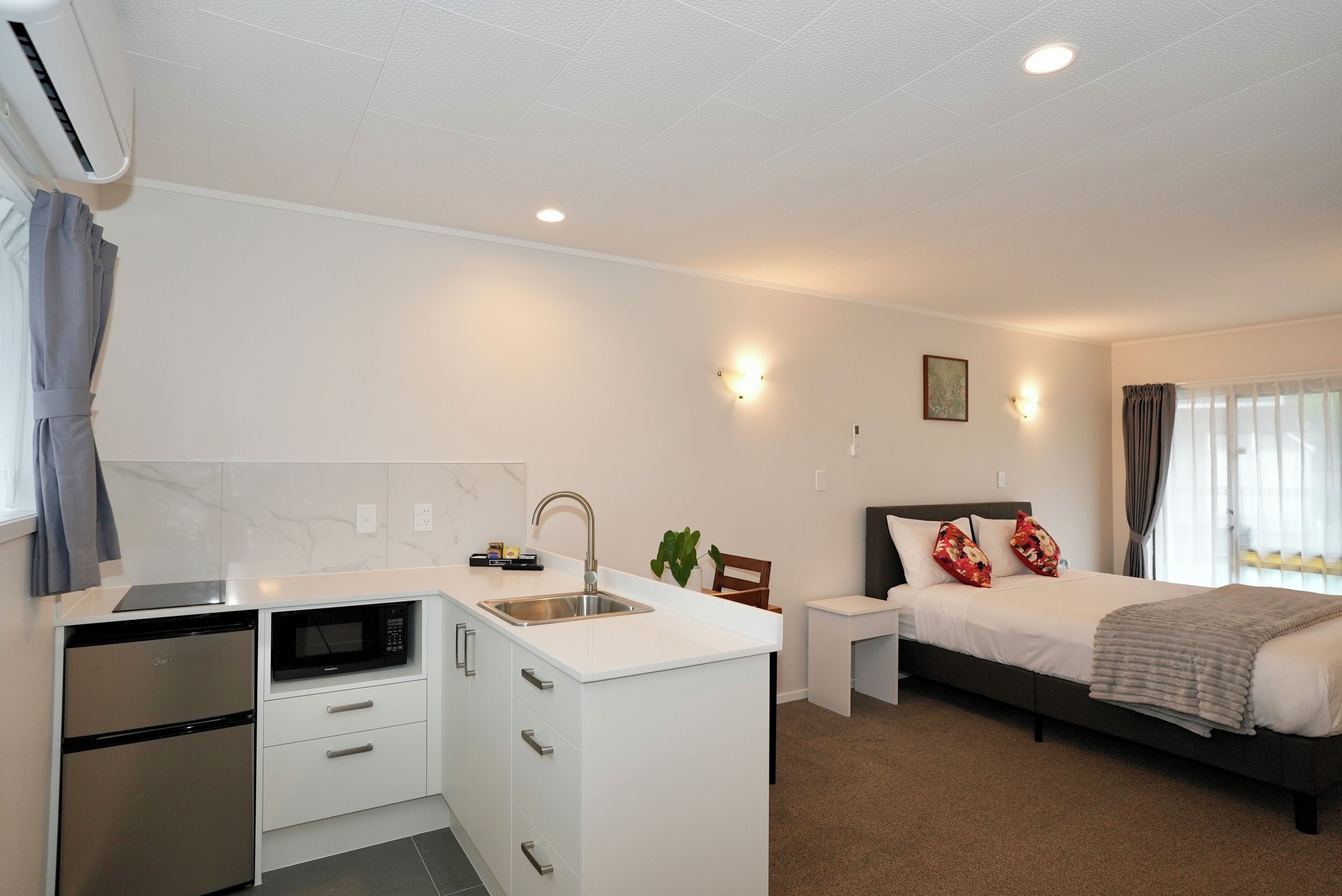 Photo - Dukes Midway Lodge