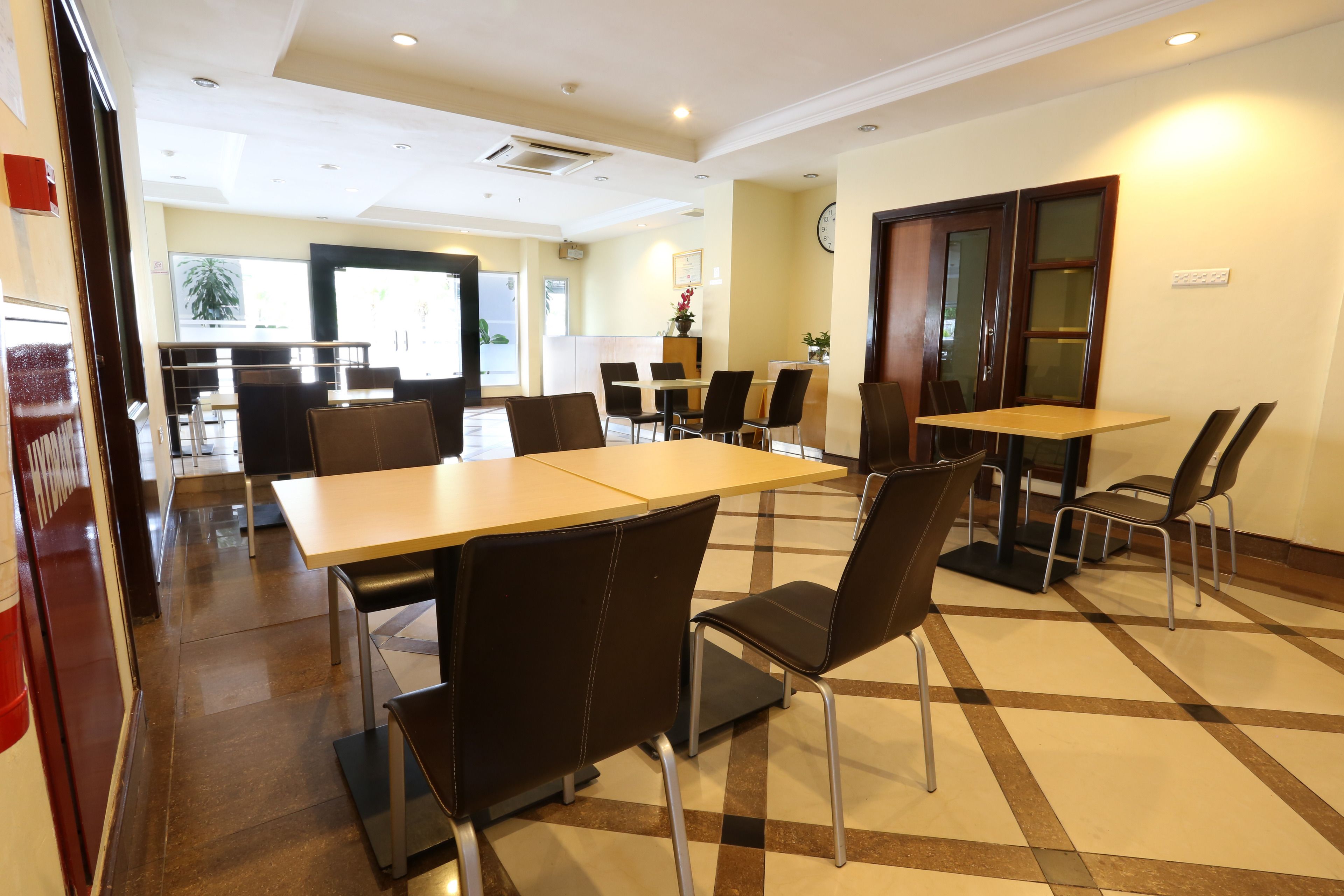 Café da manhã com buffet todos os dias mediante uma taxa