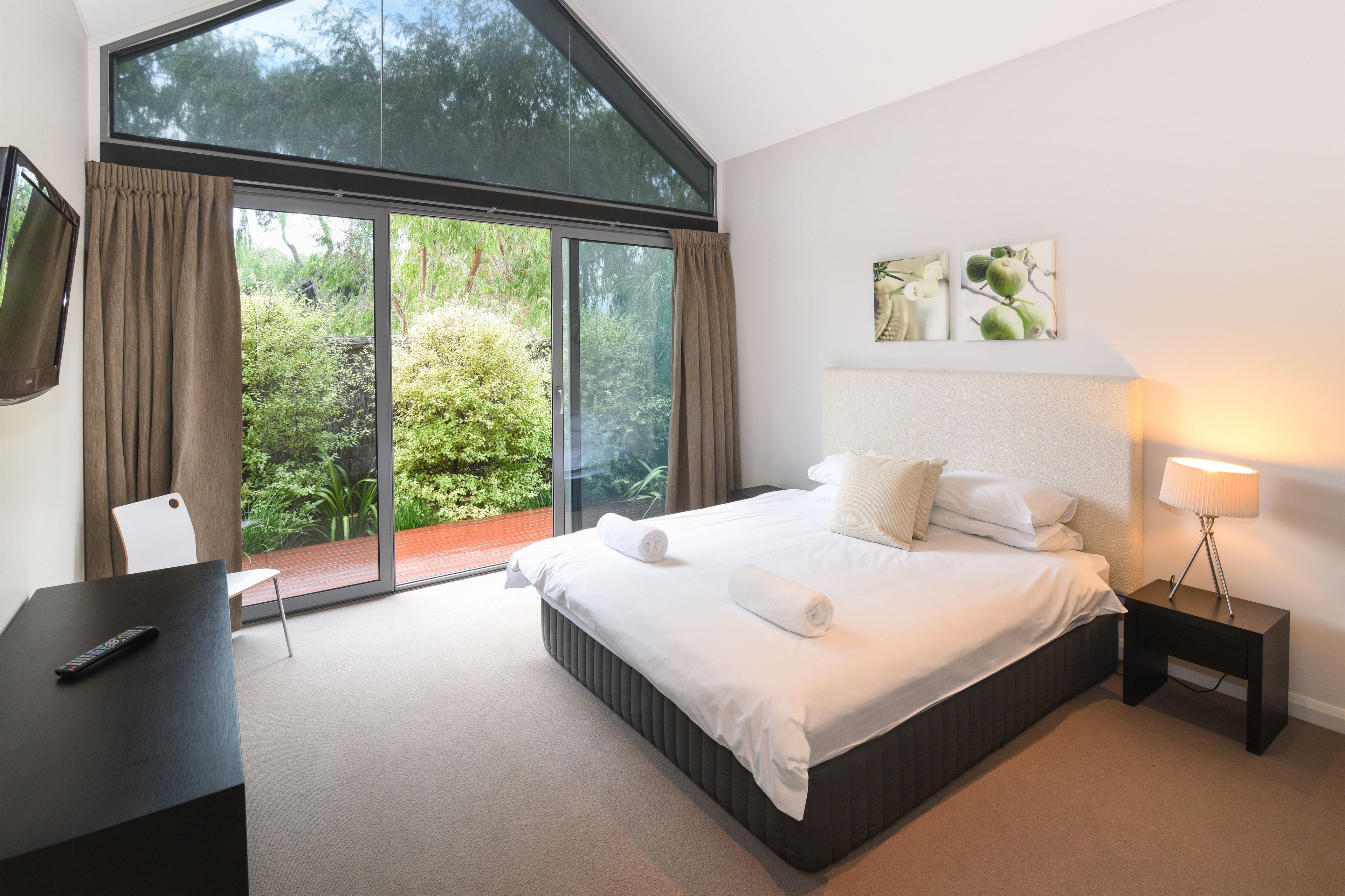 premium bedding, in-room safe, desk, soundproofing