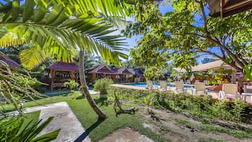 Outdoor pool, sun loungers