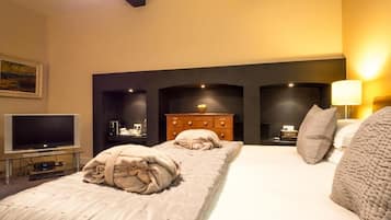 1 bedroom, Egyptian cotton sheets, premium bedding