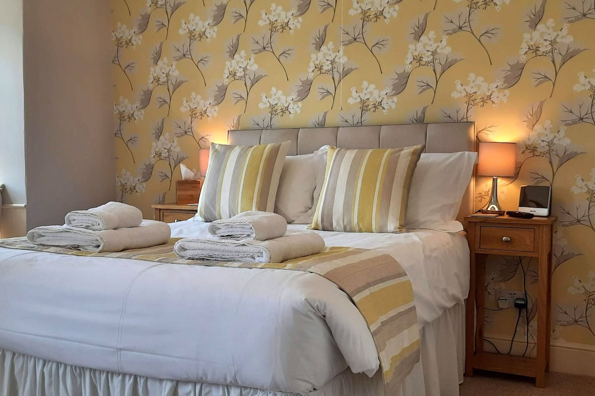 Dobbeltrom, eget bad (Size Double Room) | Wi-fi (inkludert) og sengetøy