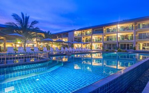 Outdoor pool, pool loungers