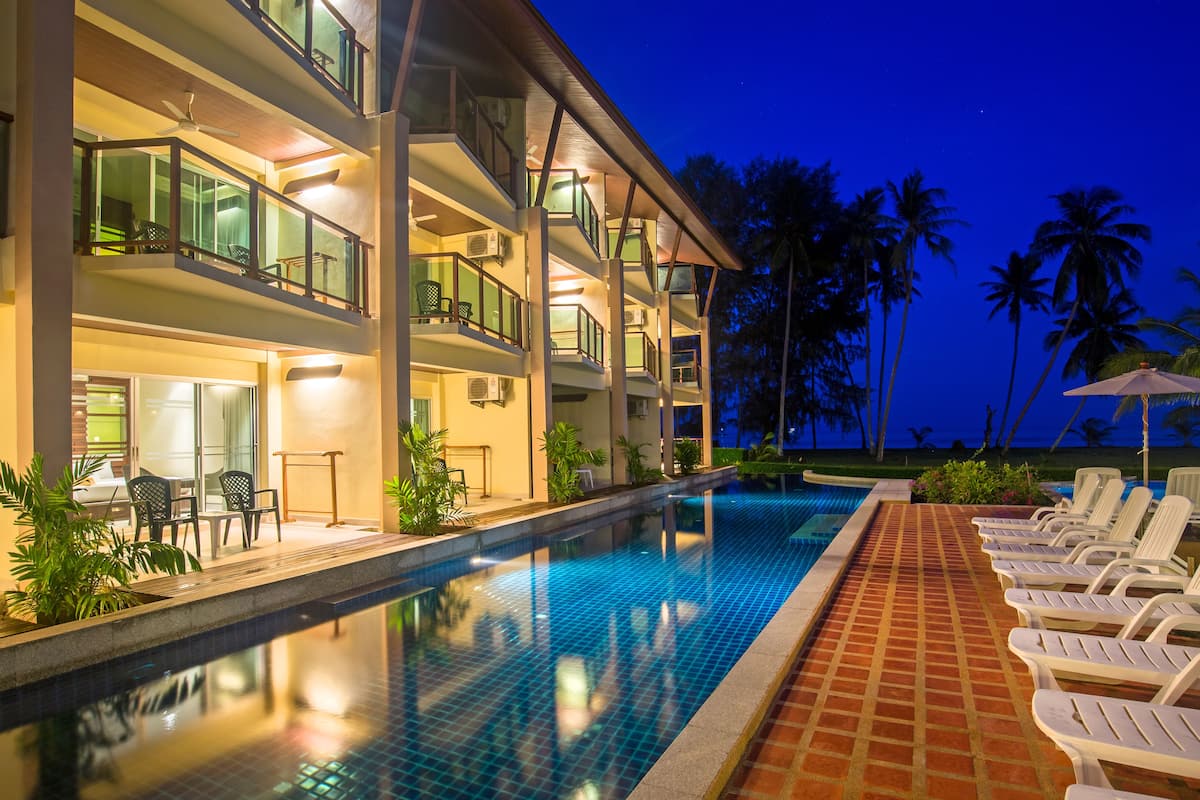 Pool Access Room | Biancheria da letto di alta qualità, materassi a doppio strato, minibar